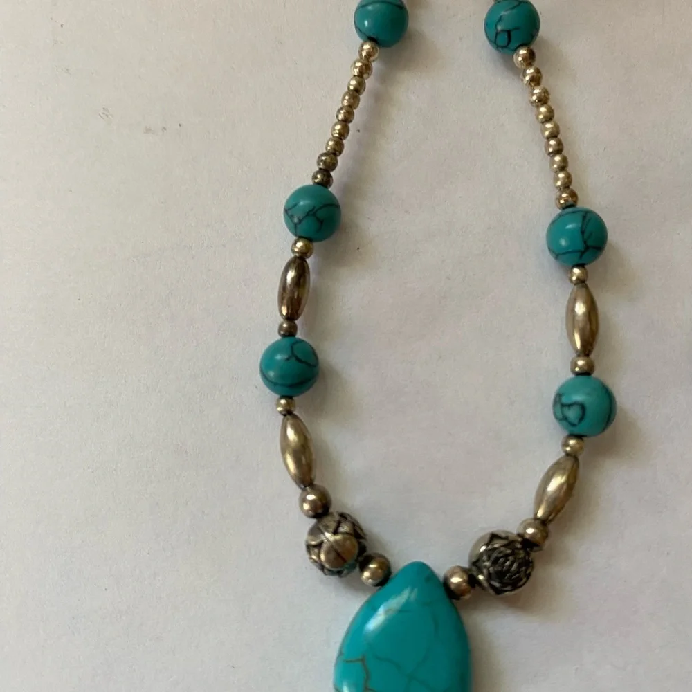 Faux turquoise and silver earrings. - Picture 6 of 7